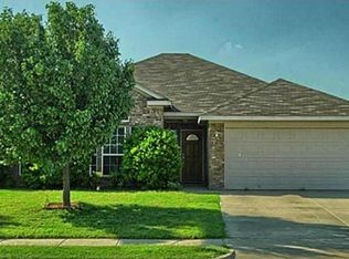 928 La Sierra Dr, Crowley, TX 76036