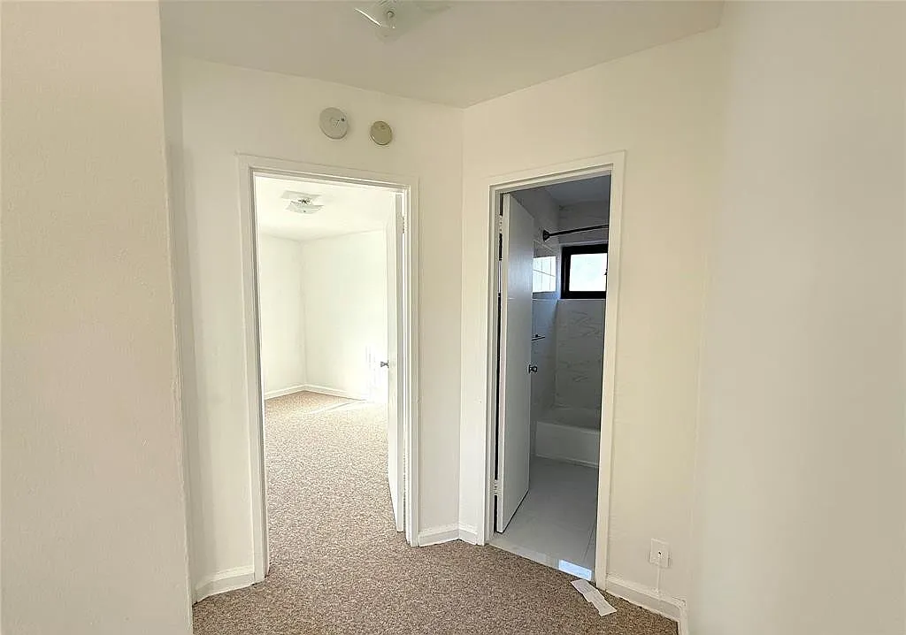 2 bed, 700 sqft, $2,355 — Photo 3