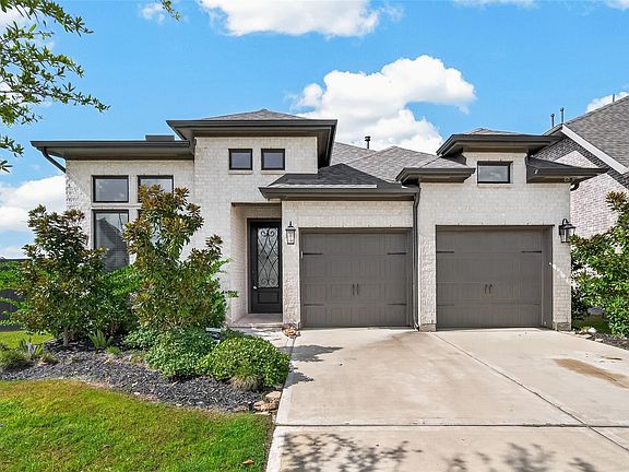 3rd image of 158 Amaranth Way