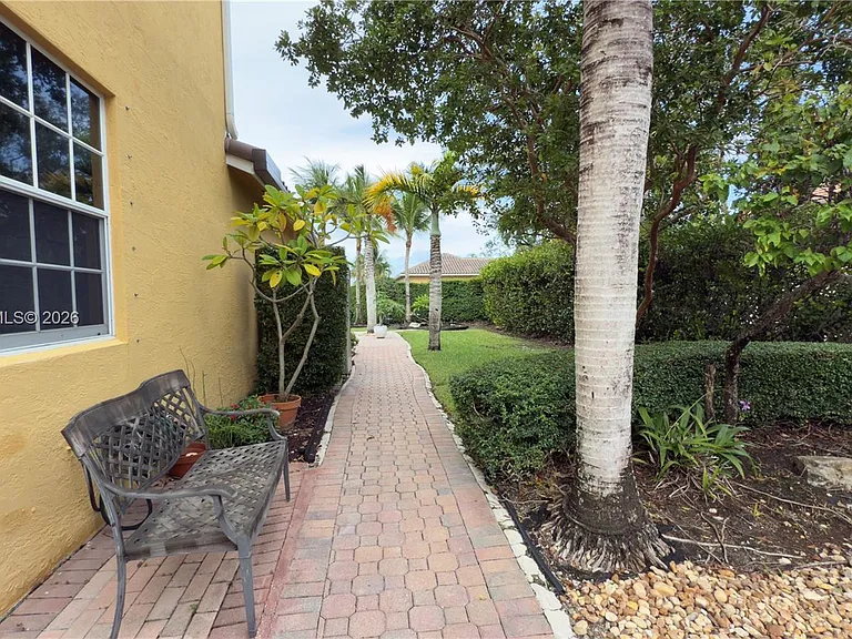 1247 NW 165th Ave — Photo 24