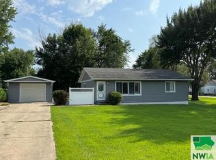 110 Lyon St, Little Rock, IA 51243