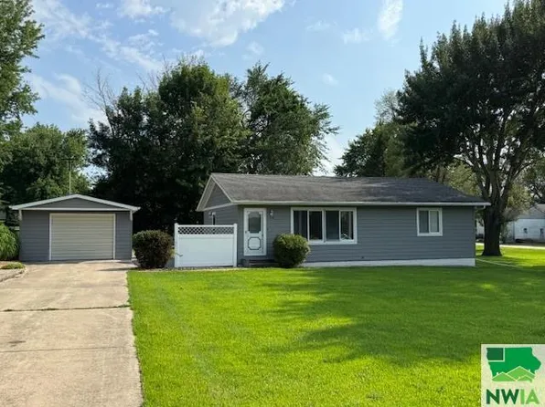 110 Lyon St, Little Rock, IA 51243