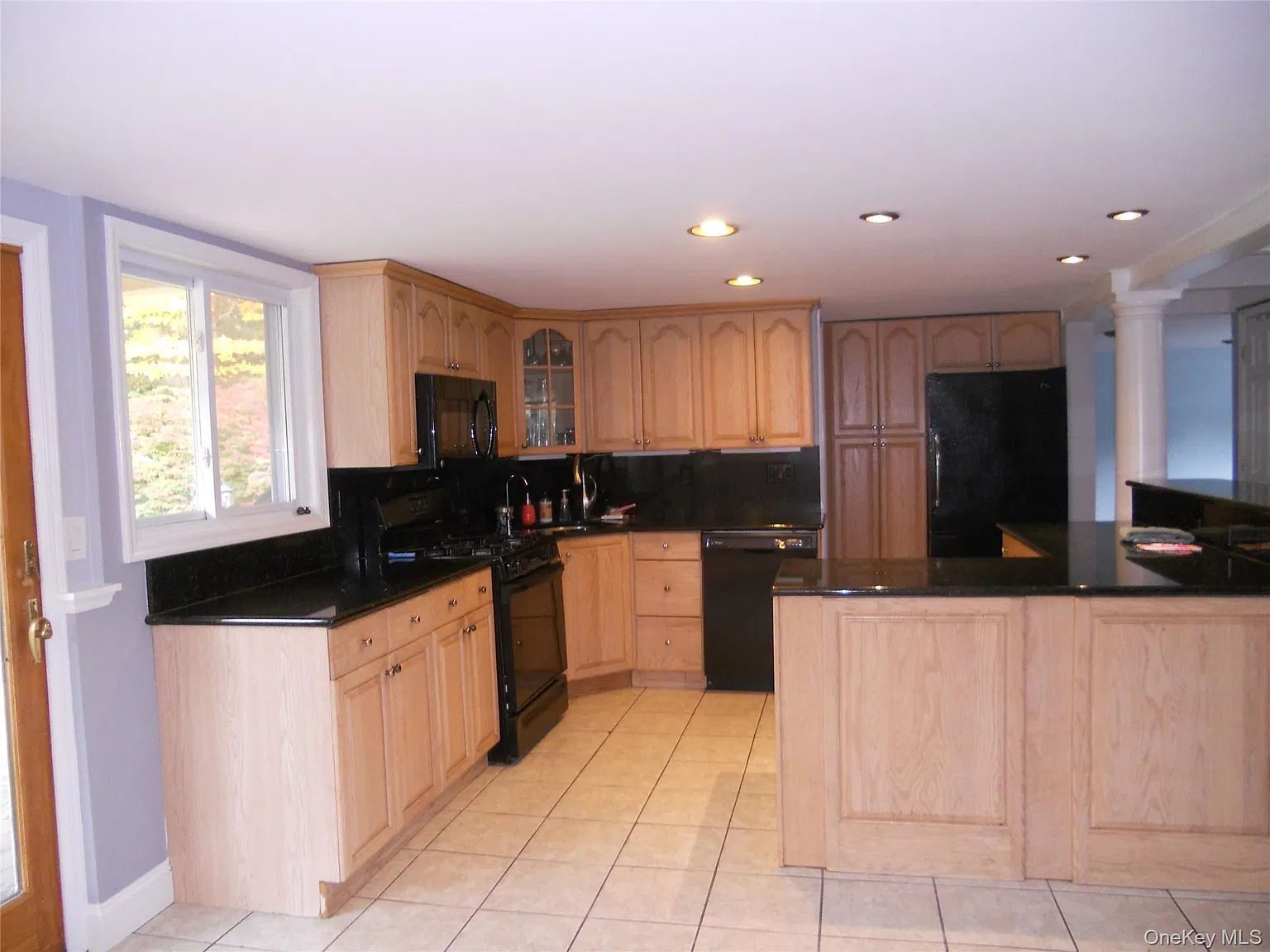 3 bed, 2.5 bath, 2175 sqft, $4,400 — Photo 2