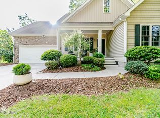 70 Lake View Dr E, Pinehurst, NC 28374