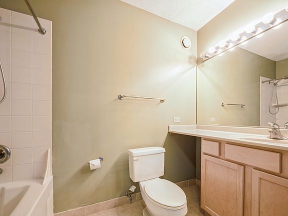 5th image of 222 N Columbus Dr APT 2102