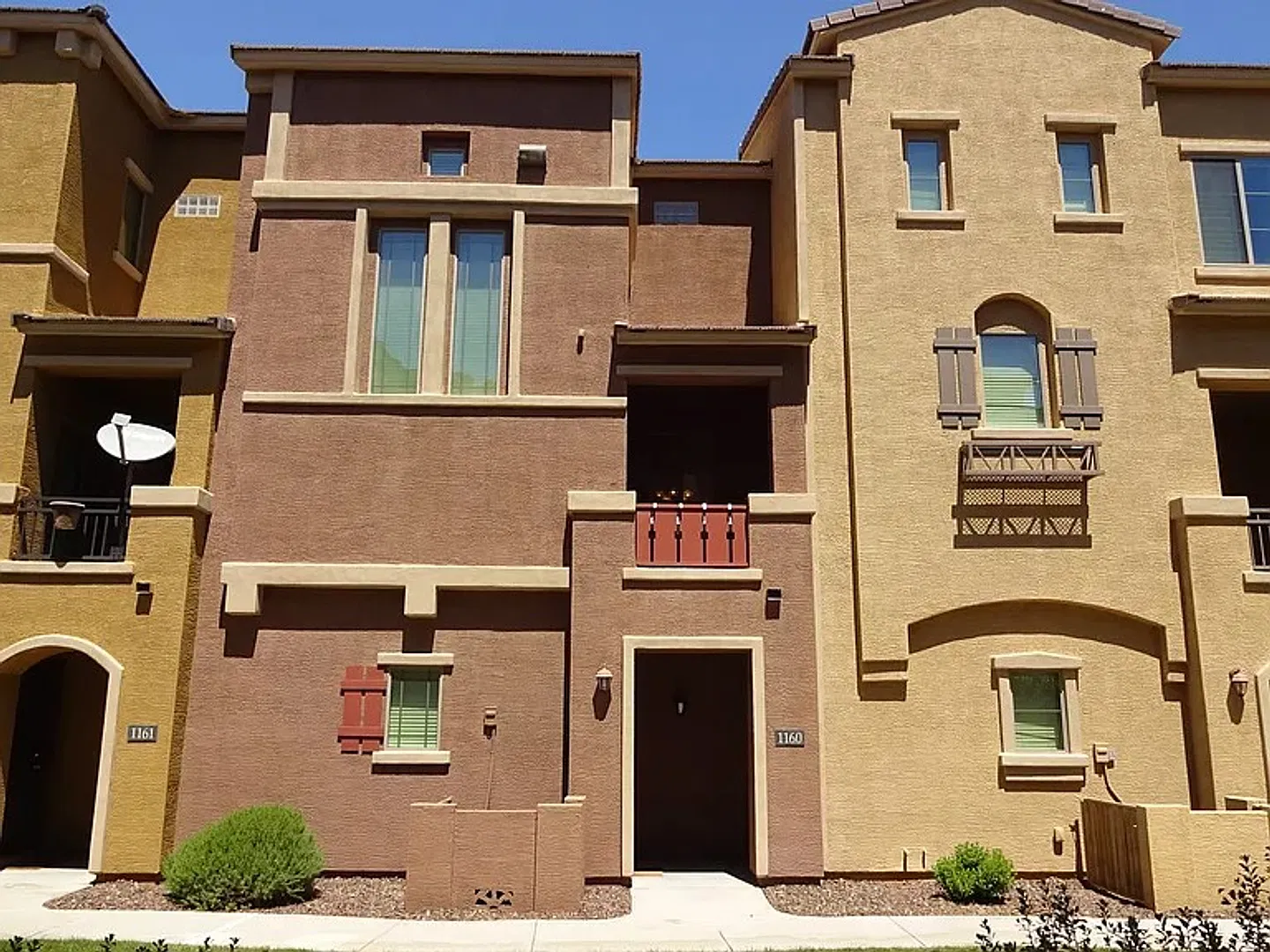 Ideal 2 Br 2.5 Ba 2 Car Garage Townhome Near Dobson and Loop 202 in Chandler — Photo 3