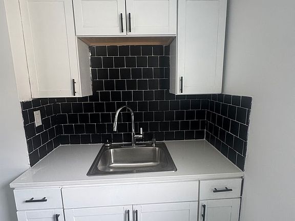 4th image of 3328 Denison Ave #2