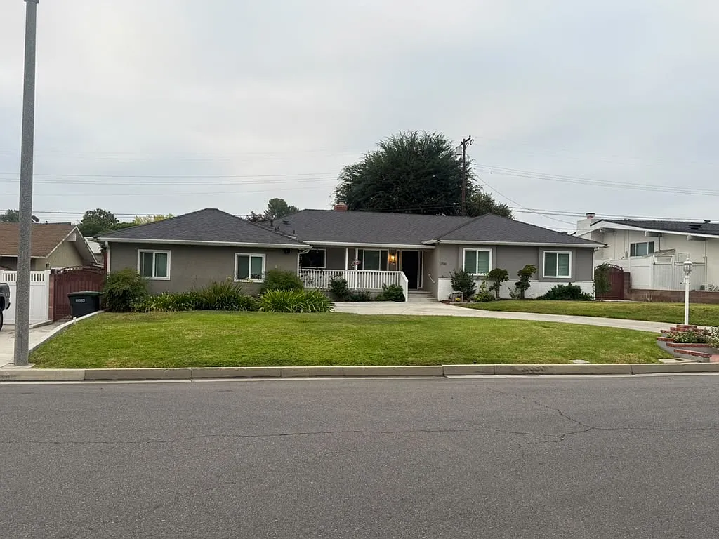 3 bed, 2.5 bath, 2356 sqft, $4,995 — Photo 1