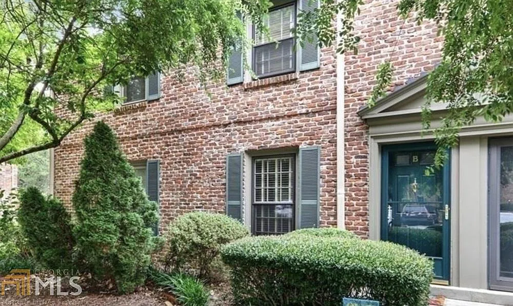 Building Photo - 3121 Colonial Way #A