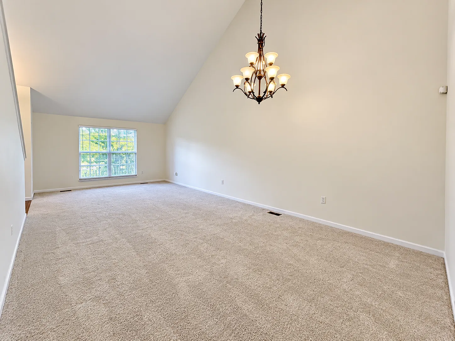 4 bed, 2.5 bath, 2536 sqft, $2,850 — Photo 3