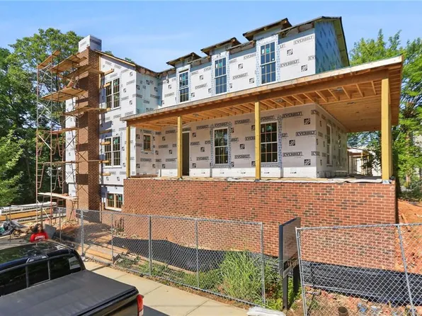 1070 Green St, Roswell, GA 30075