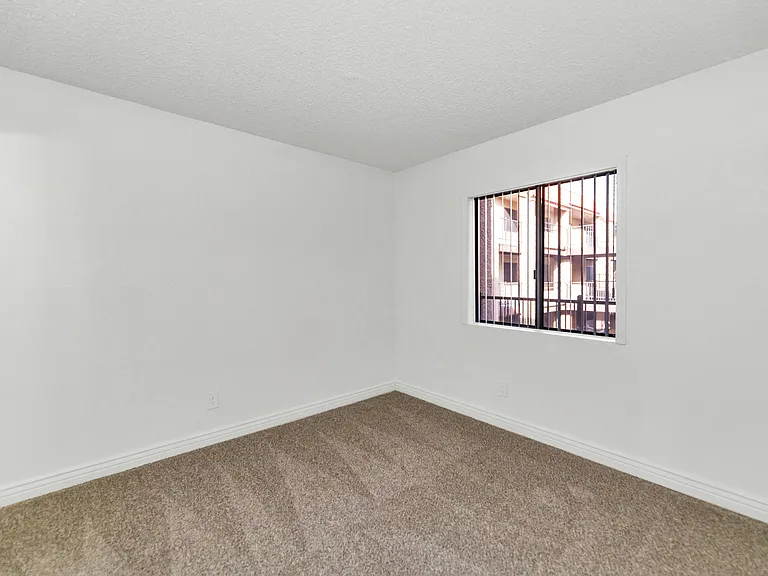 Urban Walk Apartments — Photo 24