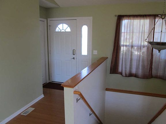 3rd image of 3690 Bantam Dr