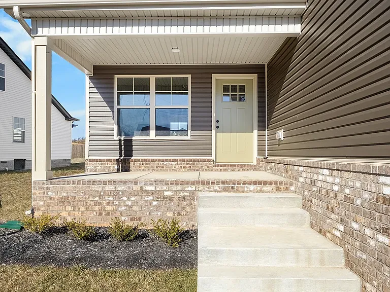 973 Tufnel Dr — Photo 2