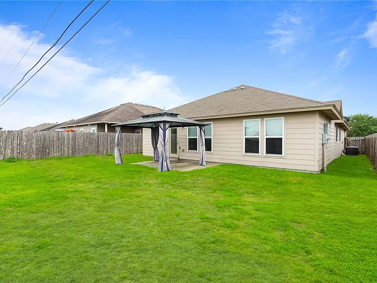2529 Las Brisas St — Photo 15