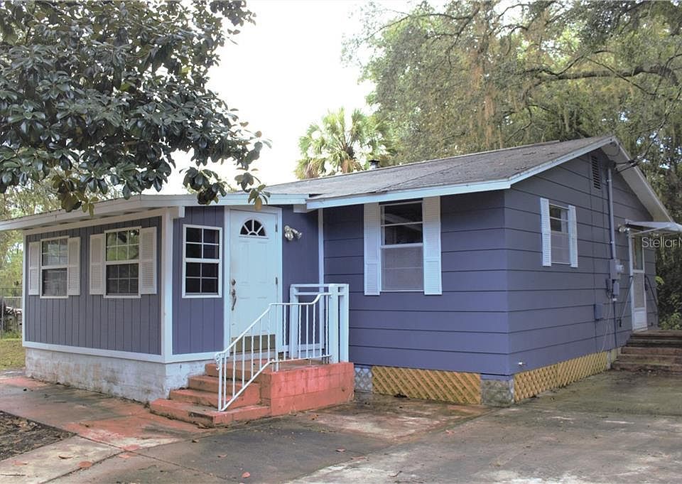 1st image of 17065 NE 37th St
