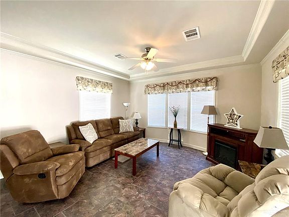 3rd image of 411 Orange Dr