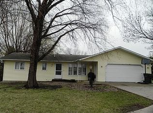 477 7th St NW, Sioux Center, IA 51250