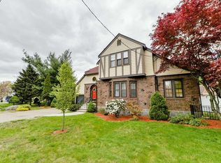 19 Squantum St, Milton, MA 02186