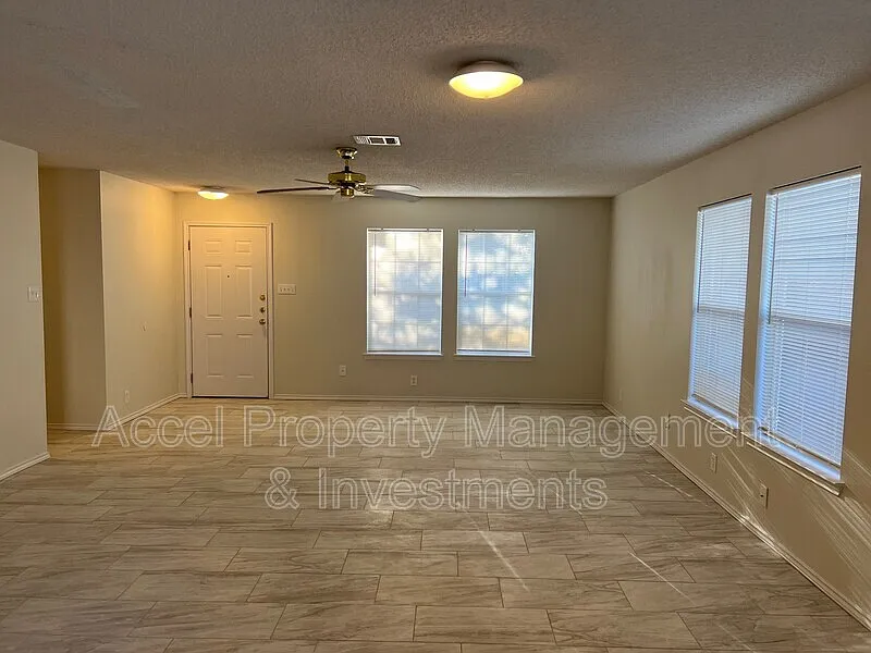 3 bed, 2.0 bath, 1520 sqft, $1,550 — Photo 2