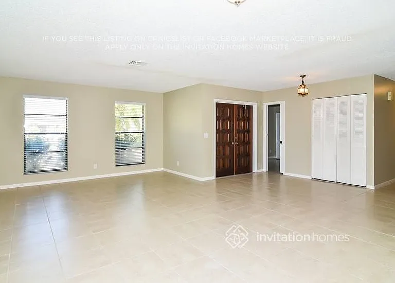10048 NW 20th St — Photo 2