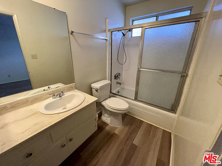 1261 Granville Ave #4 — Photo 17