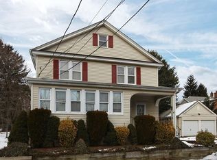 2 Elm St, Glen Head, NY 11545