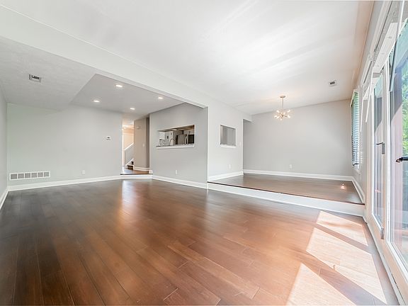 5th image of 22512 Center Ridge Rd