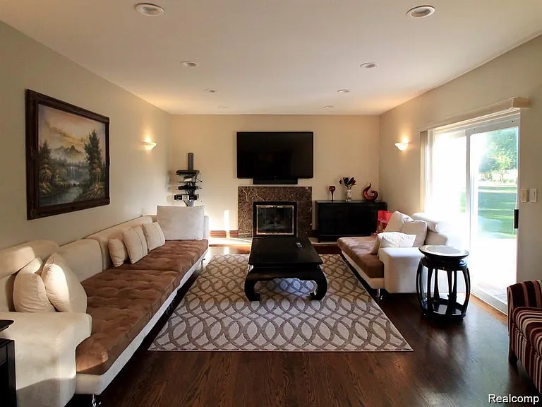 5363 English Dr — Photo 16