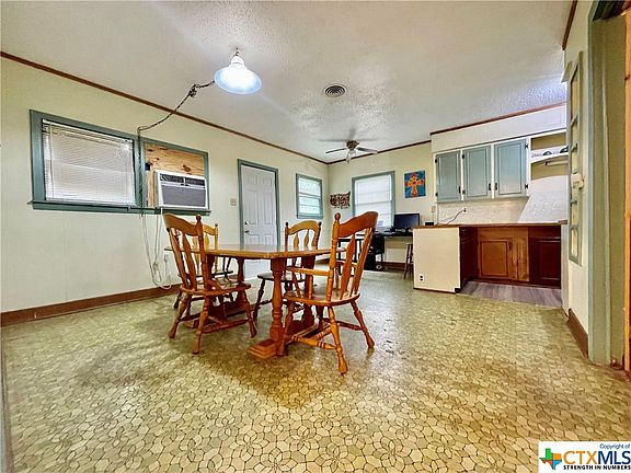 4th image of 111 Bowie St