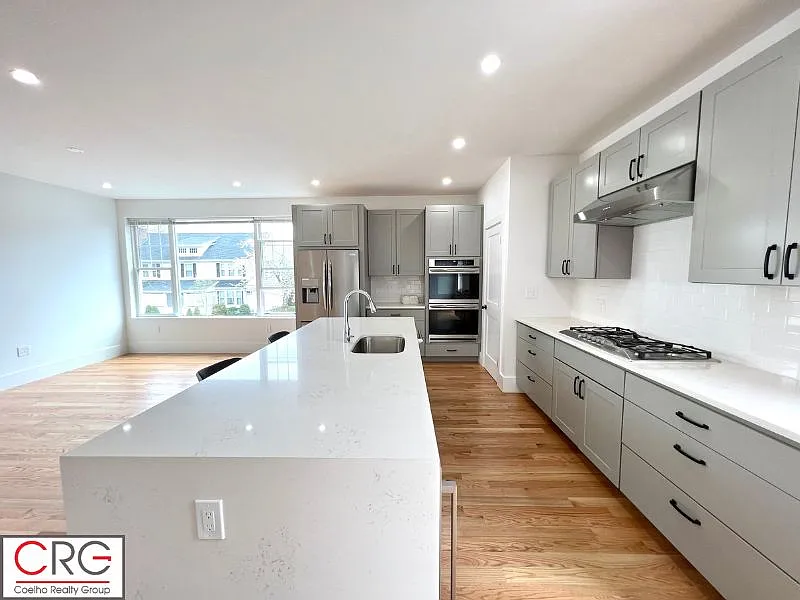 4 bed, 3.5 bath, 2581 sqft, $6,500 — Photo 1