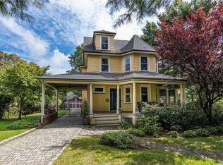 121 Morris Ave, Rockville Centre, NY 11570