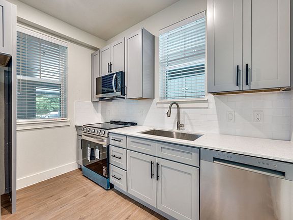3rd image of 5317 Reiger Ave #103