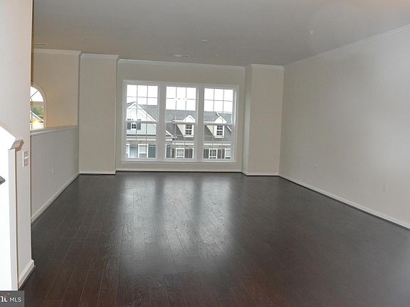 3rd image of 20708 Erskine Ter