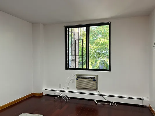 Rented by Gulia Wang, LREB | media 18