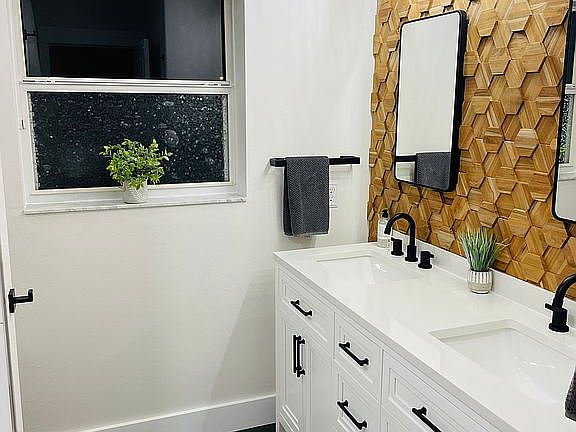 2023 remodeled upstair bath