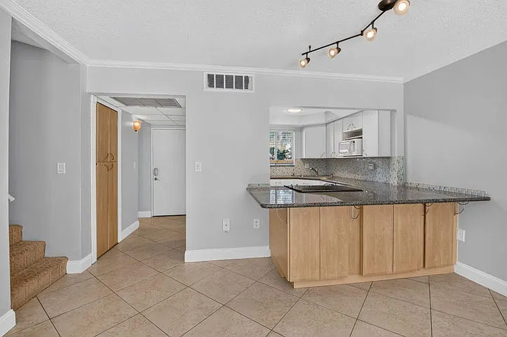 3 bed, 2.5 bath, 1474 sqft, $3,000 — Photo 3