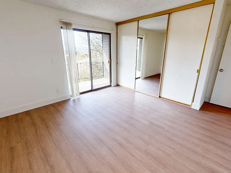 104 Live Close To Carkeek Park-6 Miles Of Trails! — Photo 19