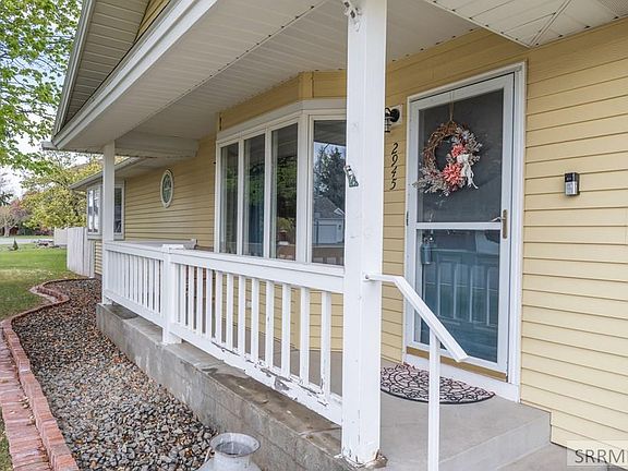 4th image of 2945 Chaparral Dr