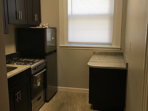 2nd image of 374 Lloyd Ave APT 7