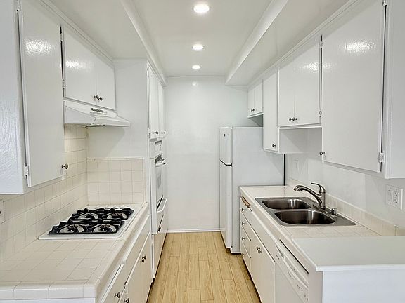 5th image of 1440 Armacost Ave #3