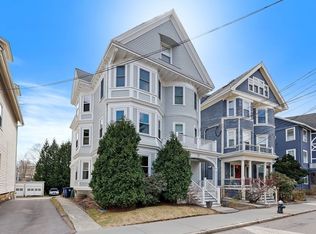 122 Davis Ave #1, Brookline, MA 02445