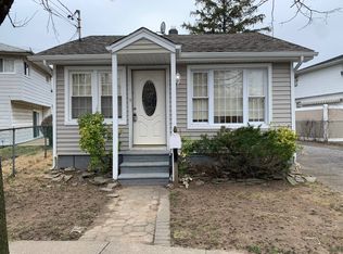1224 Woodfield Rd, Rockville Centre, NY 11570