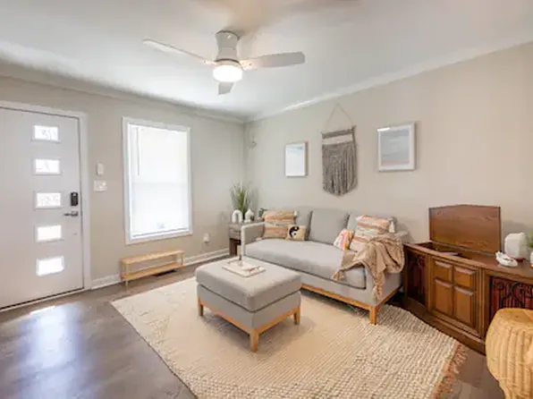 220 Woodsborough Pl, Raleigh, NC 27601