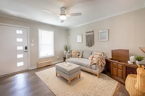 220 Woodsborough Pl Photo 1
