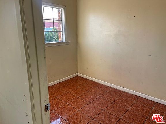 5th image of 1005 W 46th St #4