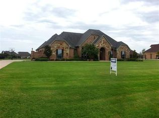 1099 E Secretariat Dr, Terrell, TX 75160