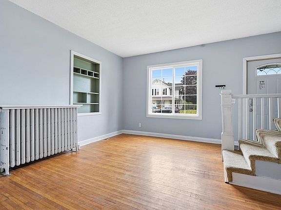 3rd image of 1435 Mount Pleasant St