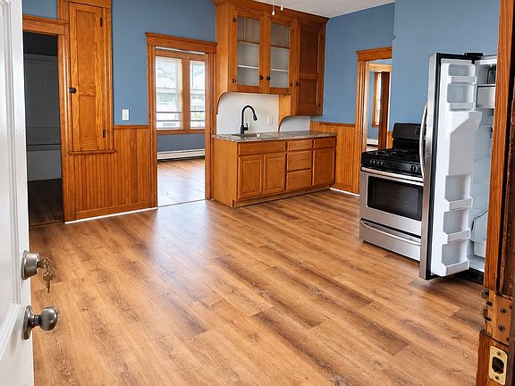 3rd image of 1088 Diamond Hill Rd APT 1
