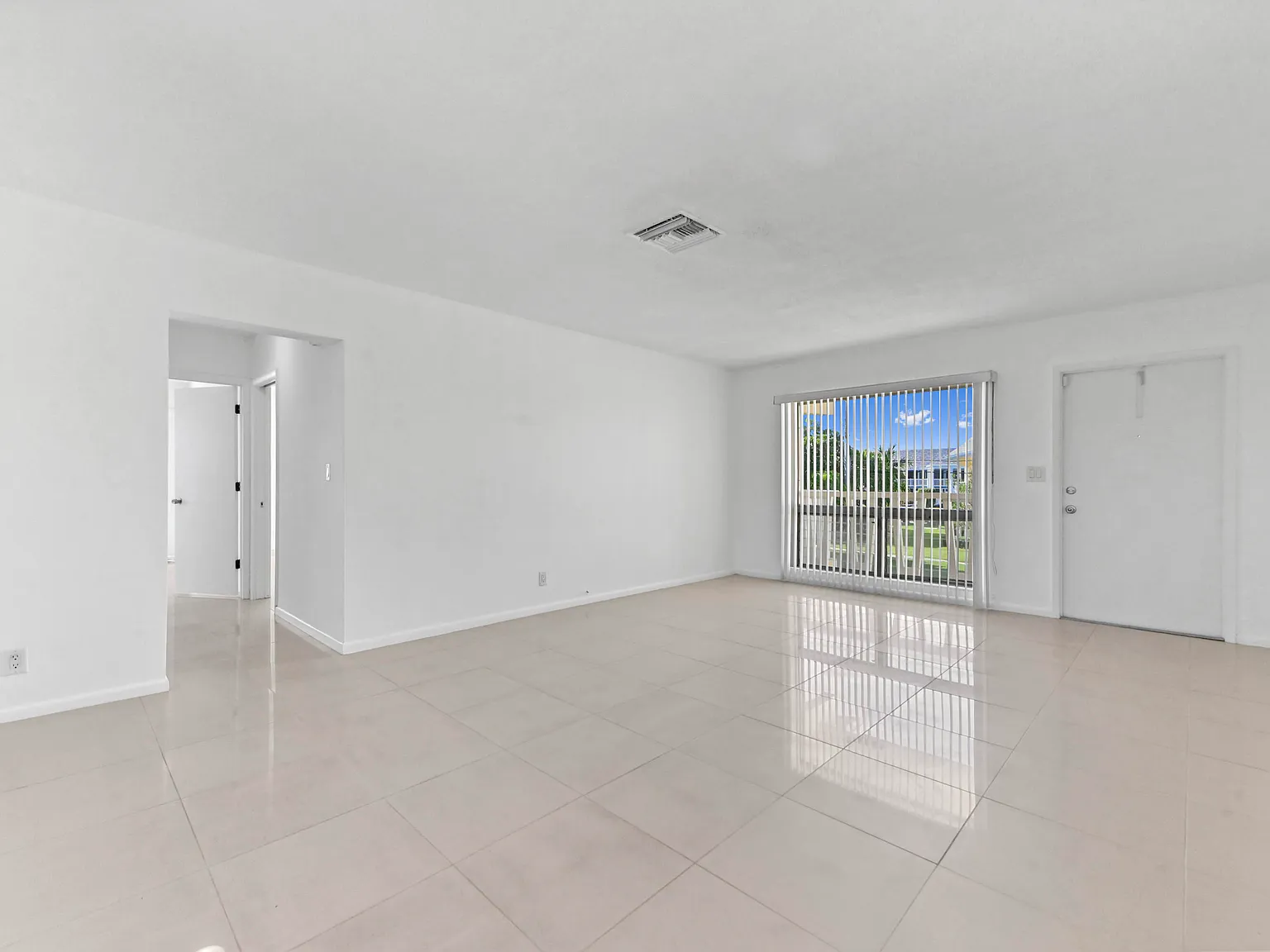 2 bed, 2.0 bath, 968 sqft, $2,600 — Photo 3